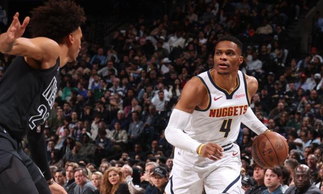 皇冠体育-韦少回暖立功！变身掘金晴雨表：无愧板凳领袖